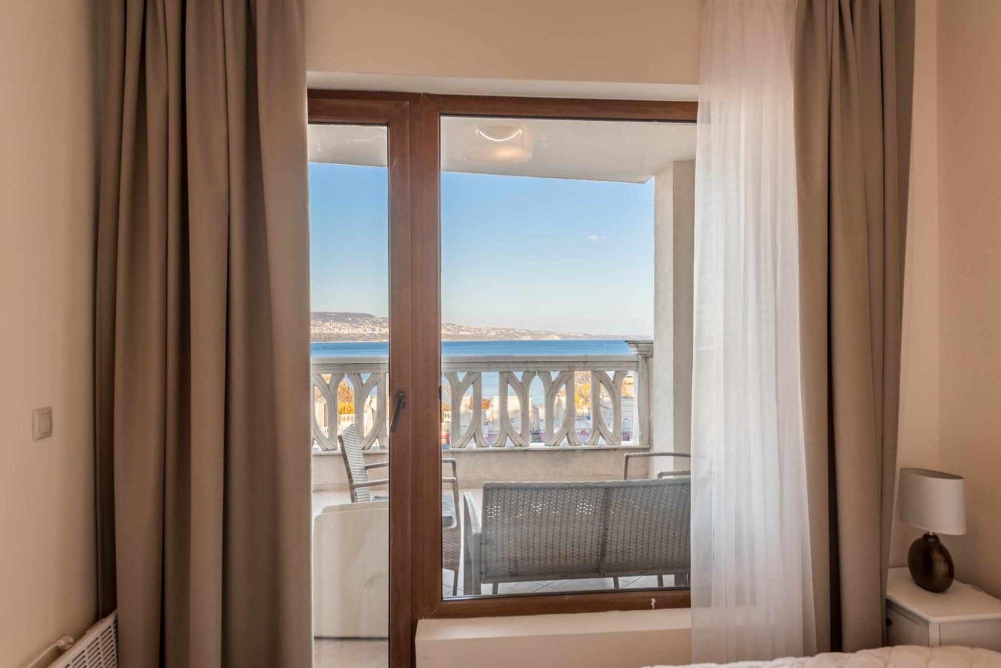 Azur Del Mar Seaview Apartment Varna Ngoại thất bức ảnh